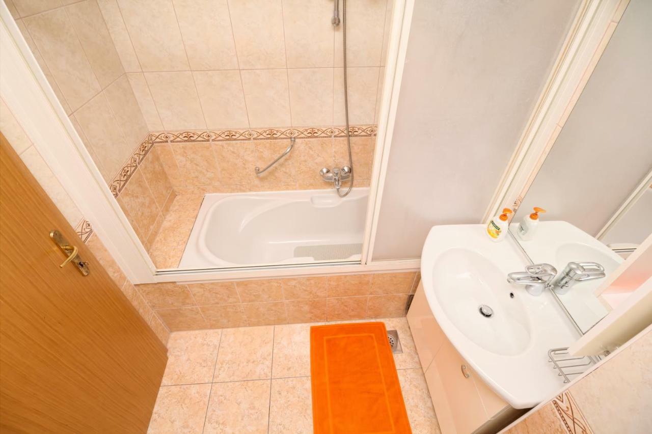 Apartman Laura Galileo Blizu Centra I Plaze Makarska Eksteriør bilde